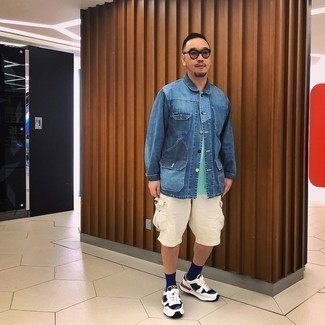 С чем носить зеленую футболку мужчине