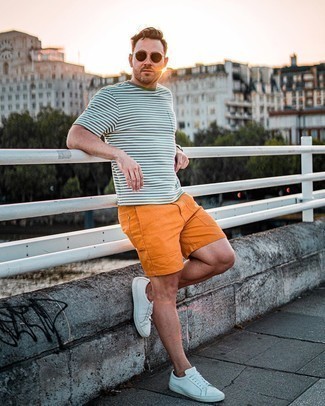 С чем носить зеленую футболку мужчине