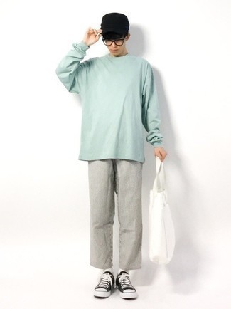 С чем носить зеленую футболку мужчине