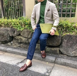 Какие лоферы носить с зеленой водолазкой мужчине