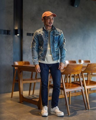 С чем носить зелено-желтую бейсболку мужчине