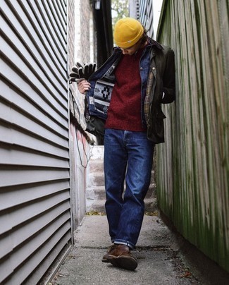 С чем носить зелено-желтую шапку мужчине