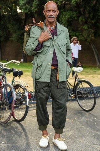 С чем носить зелено-желтый ремень мужчине