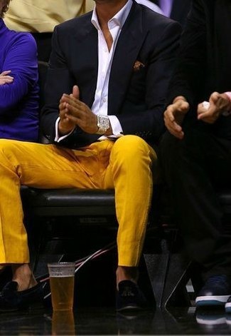 С чем носить зелено-желтые брюки чинос