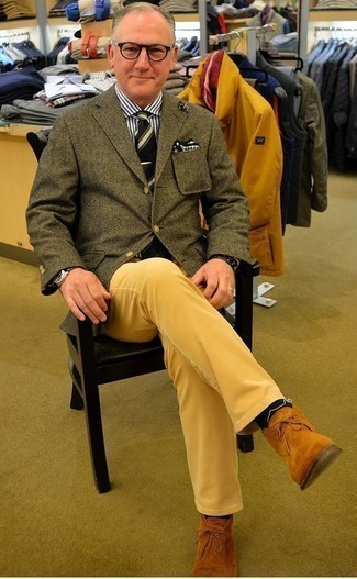 С чем носить зелено-желтые брюки чинос