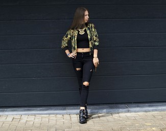 С чем носить зелено-желтую куртку женщине