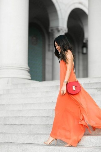 С чем носить зелено-желтое платье-макси