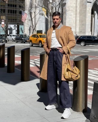 С чем носить зелено-желтую сумку почтальона