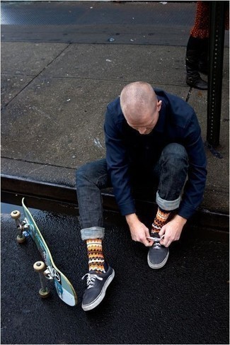 С чем носить зелено-желтые носки с принтом мужчине