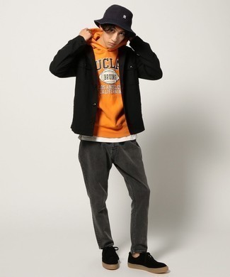 С чем носить зелено-желтый свитер с принтом мужчине