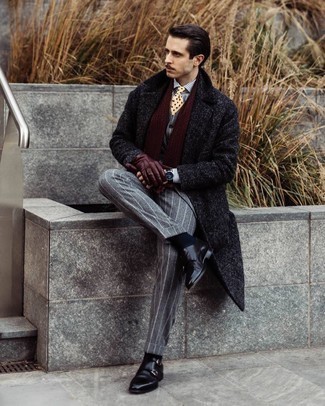 С чем носить зелено-желтый галстук с принтом мужчине