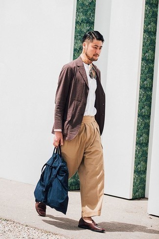 С чем носить зелено-желтый шарф мужчине