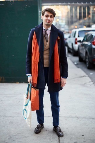 С чем носить зелено-желтый шарф мужчине