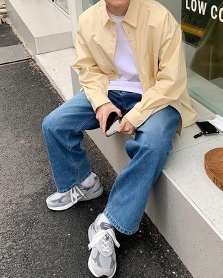 С чем носить зелено-желтую рубашку мужчине