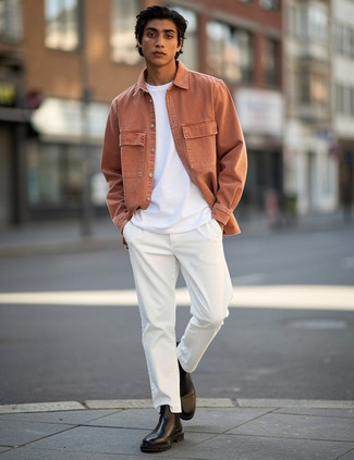 С чем носить зелено-желтую рубашку мужчине