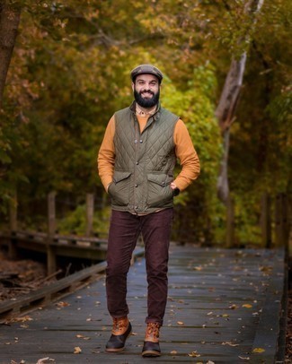 С чем носить зелено-желтую рубашку мужчине