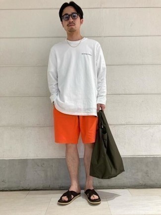 Какие сандалии носить с зелено-желтыми шортами мужчине