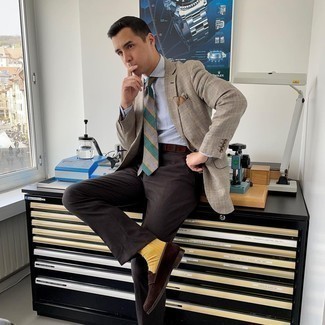 С чем носить зелено-желтые носки мужчине