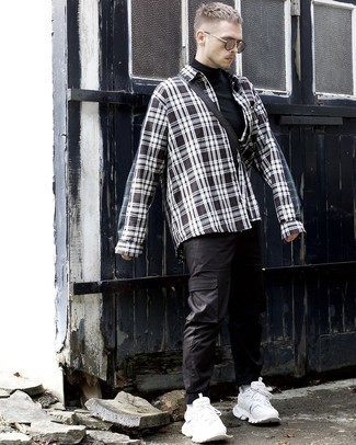 С чем носить зелено-желтые солнцезащитные очки мужчине