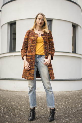 С чем носить зелено-желтую футболку женщине