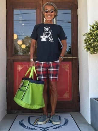 С чем носить зелено-желтую большую сумку мужчине