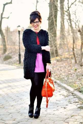 С чем носить зелено-желтую большую сумку