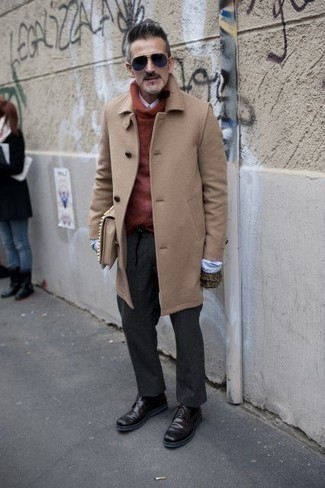 С чем носить зелено-желтую водолазку мужчине