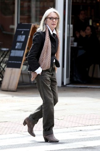 Какие пиджаки носить с серыми ботильонами