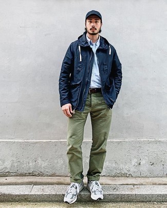 Какие полевые куртки носить с серыми кроссовками