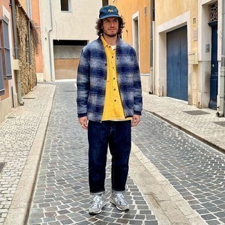 Какие джинсы носить с серыми кроссовками мужчине