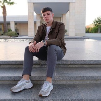 Какие куртки-рубашки носить с серыми кроссовками мужчине