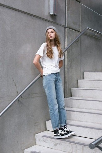 С чем носить серую шапку женщине