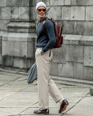 Как носить серый пиджак с бежевыми брюками чинос