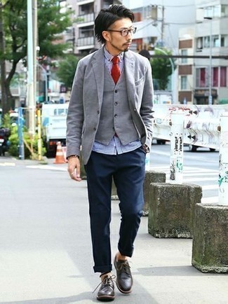 Как носить серый пиджак с черными кожаными туфлями дерби