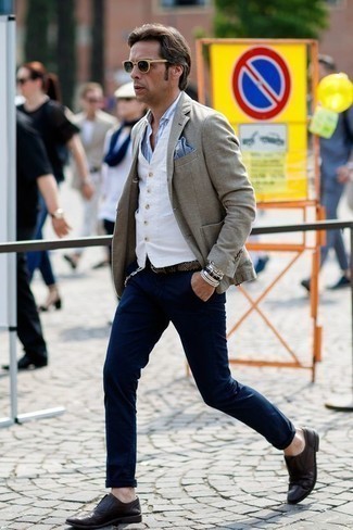 Как носить серый пиджак с синими брюками чинос