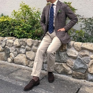 Как носить серый пиджак с коричневыми замшевыми монками