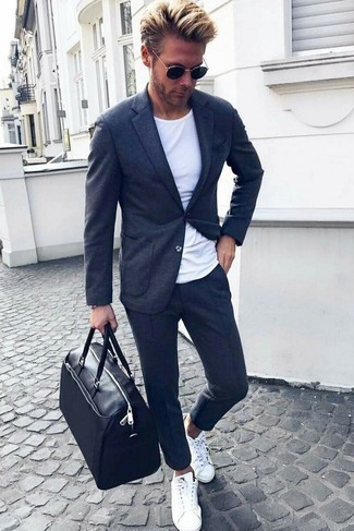 Как носить серый пиджак с темно-серыми брюками чинос