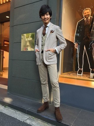 Как носить серый пиджак с темно-серыми брюками чинос