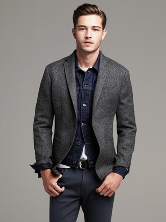 Как носить серый пиджак с темно-серыми брюками чинос
