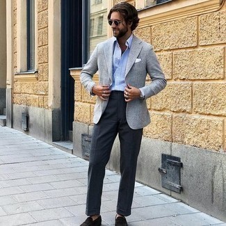 Как носить серый пиджак с темно-серыми классическими брюками мужчине