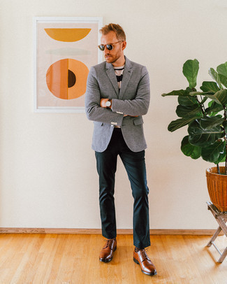 Как носить серый пиджак с темно-зелеными брюками чинос