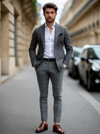 Какие классические брюки носить с серым пиджаком мужчине