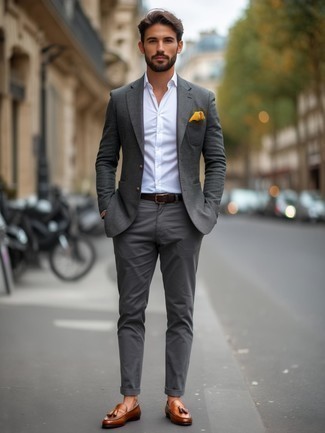 Какие классические брюки носить с серым пиджаком мужчине