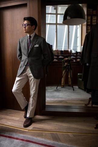 Какие классические брюки носить с серым пиджаком мужчине