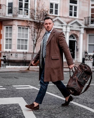 Какие классические брюки носить с серым пиджаком мужчине