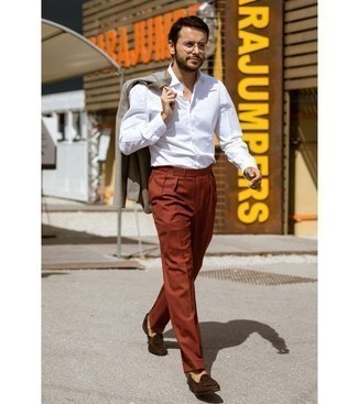 Какие классические брюки носить с серым пиджаком мужчине