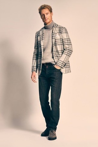 Как носить серый пиджак с серой шерстяной вязаной водолазкой мужчине