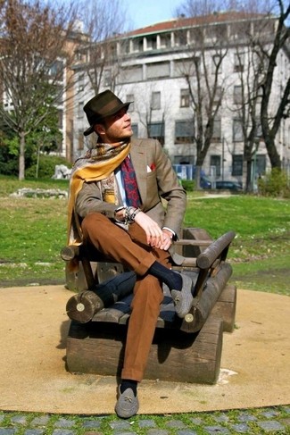 Как носить серый пиджак с серыми лоферами мужчине