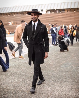 Как носить серый пиджак с серыми лоферами мужчине