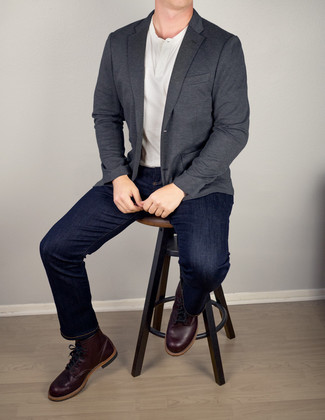 Какие футболки на пуговицах носить с серым пиджаком мужчине